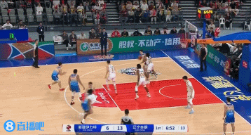 💪够硬气！阿不都沙拉木篮下顶翻威尔斯将球打进